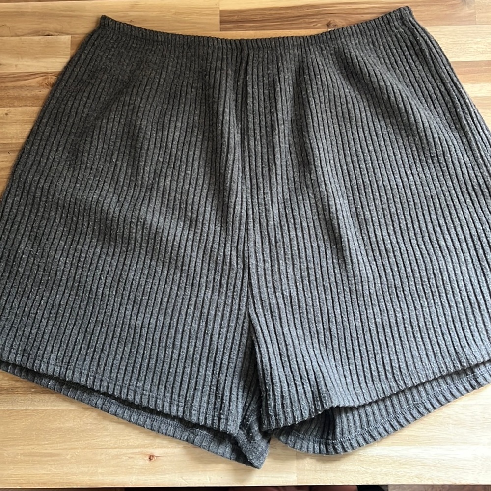 Joah Brown Relaxed Luxe Knit Short Charcoal S/M
